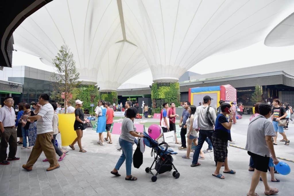 multi-purpose court, an event piazza, a rooftop garden, kids’ water-play area, alfresco eateries and the region’s first permanent outdoor cinema