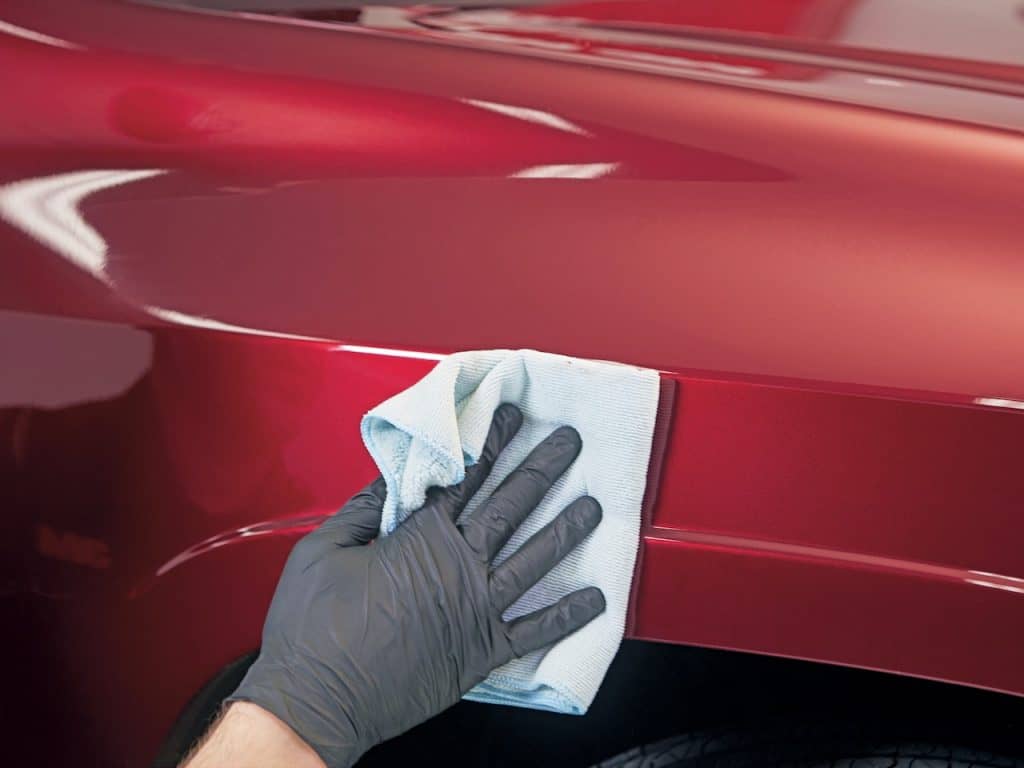 Protect your car’s paint and give it a glossy shine with 3M™ Quick Wax