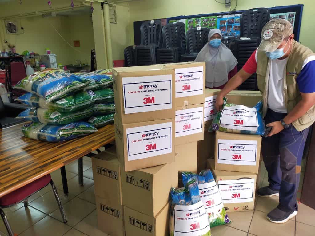 Mercy Malaysia Partners With 3M Malaysia To Provide Food Aid To Vulnerable Communities In Light Of The COVID-19 Pandemic