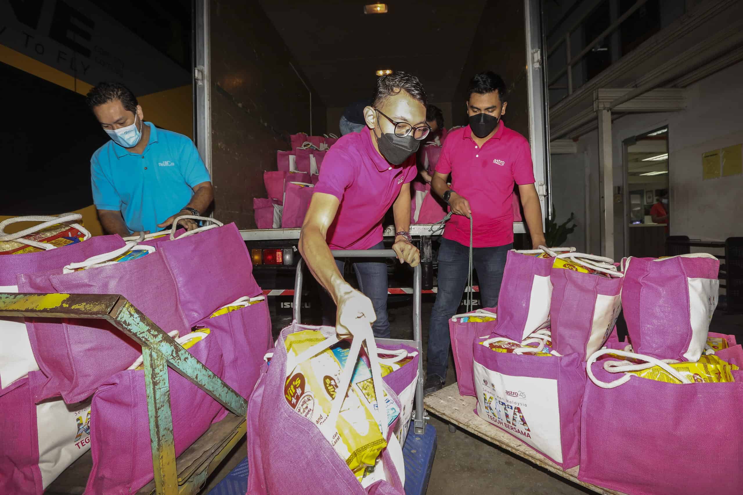 Read more about the article #KitaTeguhBersama : Astro Menyumbangkan Pek Makanan kepada 800 Keluarga Yang Memerlukan