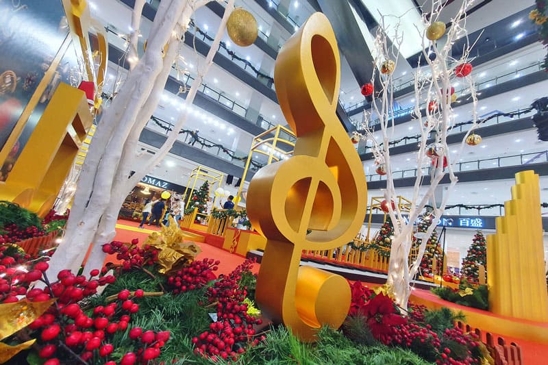 Gigantic Musical Instruments Deck WCT Malls This Christmas