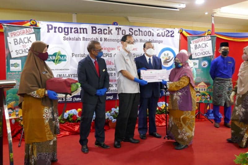 Read more about the article YB Dato’ Dr. Mah Hang Soon, Deputy Minister Of Education 1 Officiates ‘Back To School 2022’ By MARGMA Foundation And PEPIS