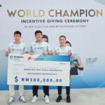 Southern Score Sampaikan Insentif RM100,000 Kepada Juara Dunia Aaron Chia Dan Soh Wooi Yik