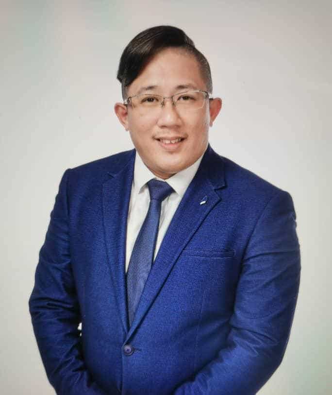L-R:

1. Mr. Marcus Chin Choon Wei, CFO of Artroniq

2. His Excellency (H.E) Dato’ Indera Hermono, Ambassador Extraordinary and Plenipotentiary of the Republic of Indonesia to Malaysia

3. Bapak Henry Mulyadi, Founder of United e-Motor