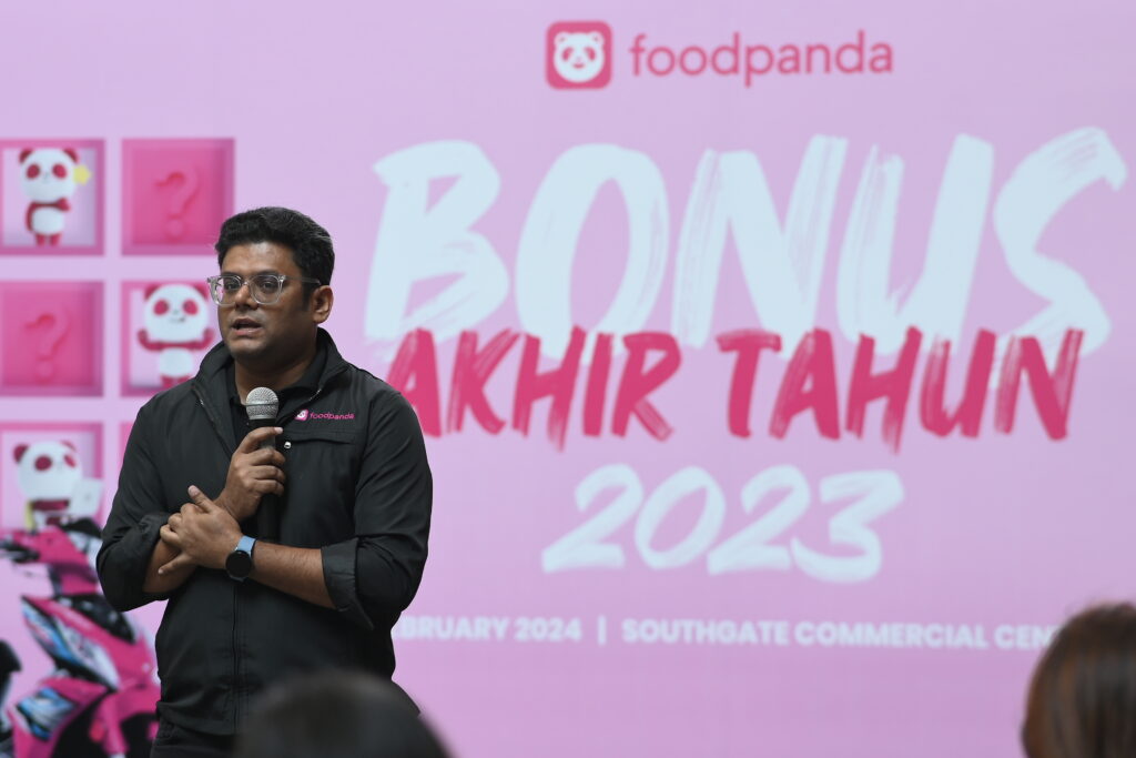 foodpanda Malaysia menghadiahkan 70 rakan penghantaran berprestasi cemerlang di seluruh negara melalui inisiatif ‘Bonus Akhir Tahun’