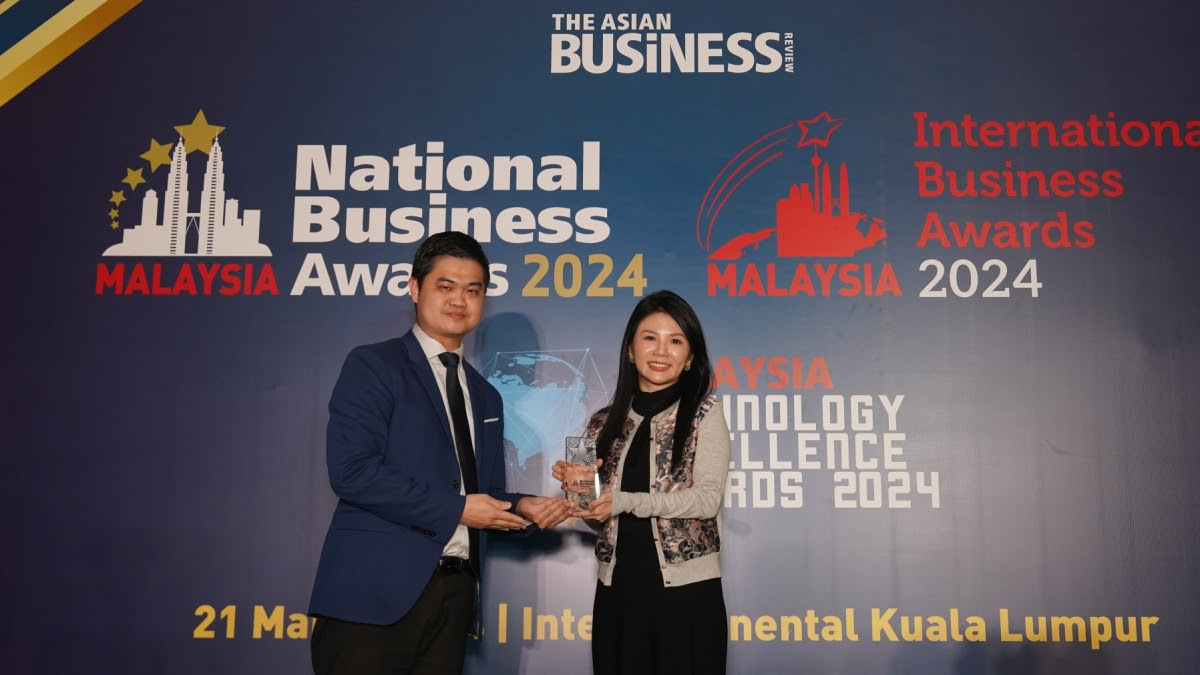 Universal Therapeutics lauded at Malaysia National Business Awards for first home-based HIV oral test