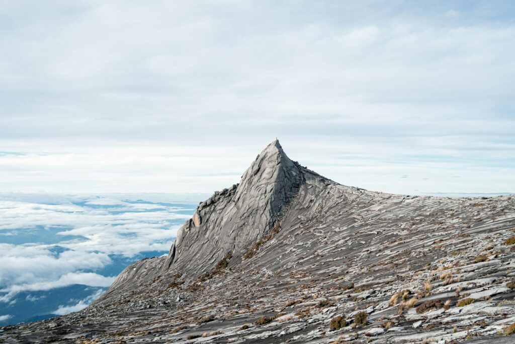 Kenali Puncak Tertinggi di Malaysia Merdeka Ini