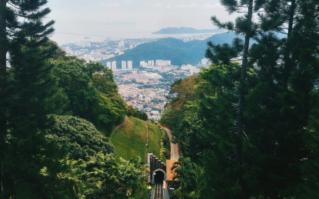 Kenali Puncak Tertinggi di Malaysia Merdeka Ini