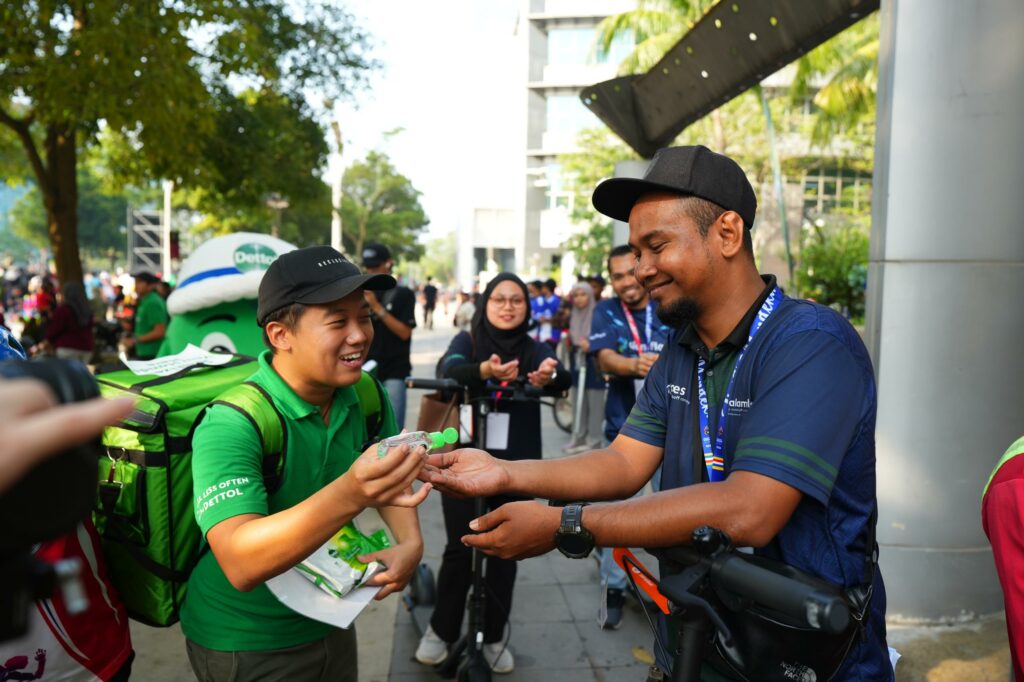 Meraikan Perlindungan Pelbagai Generasi, Dettol Terus Melangkah Lebih Jauh Dengan ‘Selangkah Lebih, Selangkah Kasih’ Sempena Hari Merdeka Ini