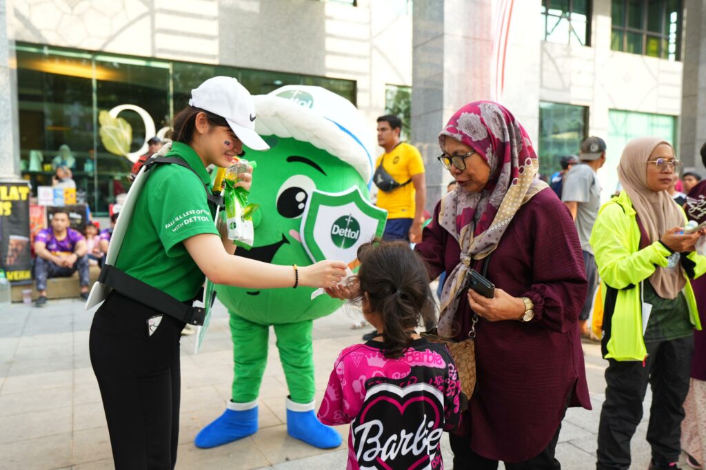 Meraikan Perlindungan Pelbagai Generasi, Dettol Terus Melangkah Lebih Jauh Dengan ‘Selangkah Lebih, Selangkah Kasih’ Sempena Hari Merdeka Ini