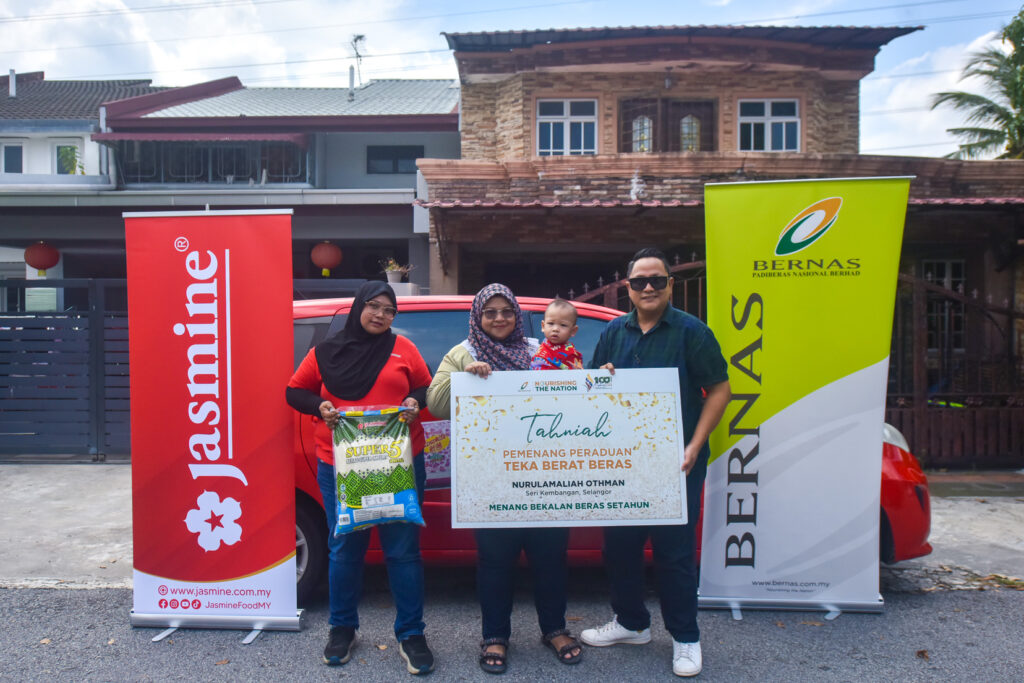 Two Malaysians Win a Year’s Supply of Rice from BERNAS’ “Teka Berat Beras” Contest at MAHA 2024